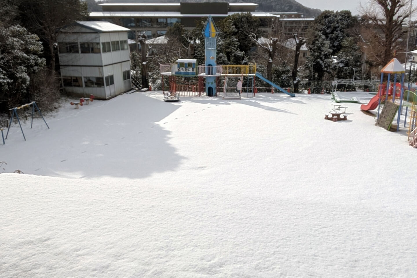 園庭 雪景色